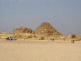 Развалины мелких пирамид Гизы.